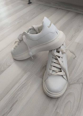 Beyaz Minimalist Stiletto Topuklu unisex Spor Ayakkabı - Görsel 2