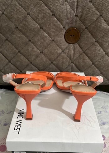 Nine West 36 Turuncu Parlak Tokalı Stiletto Kadın Ayakkabı - Görsel 3