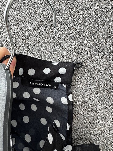 Puantiyeli şifon astarlı elbise - Görsel 5