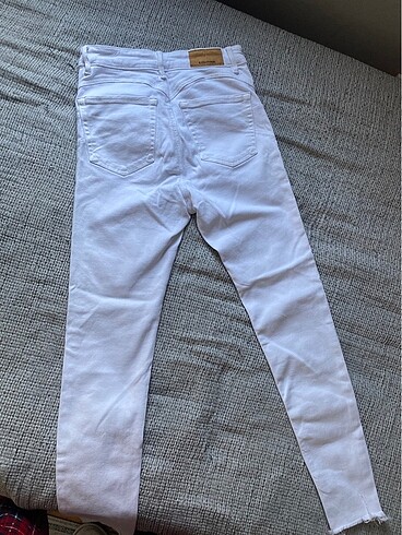 38 Beden beyaz Renk Stradivarius jean