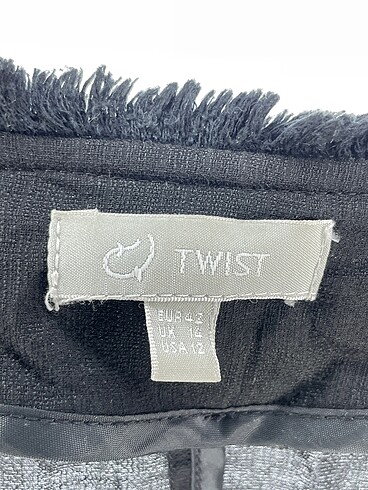42 Beden siyah Renk Twist Ceket %70 İndirimli.