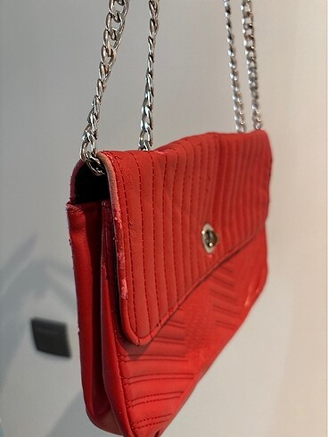 Kırmızı çanta - Görsel 2