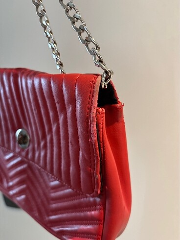Kırmızı çanta - Görsel 3