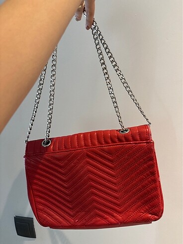 Kırmızı çanta - Görsel 4