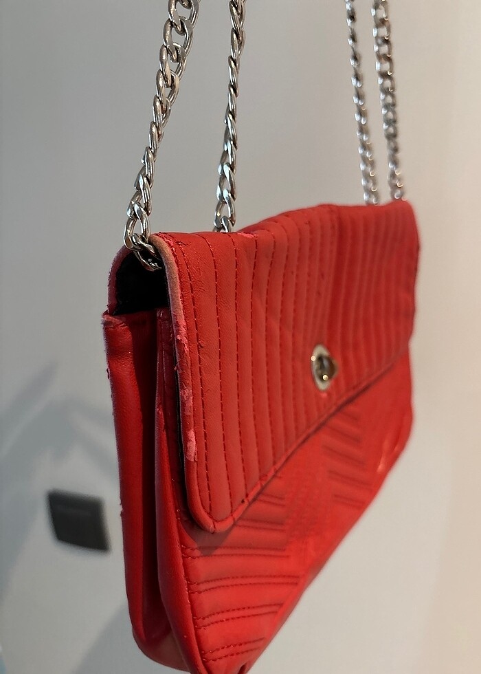 Kırmızı çanta - Görsel 2