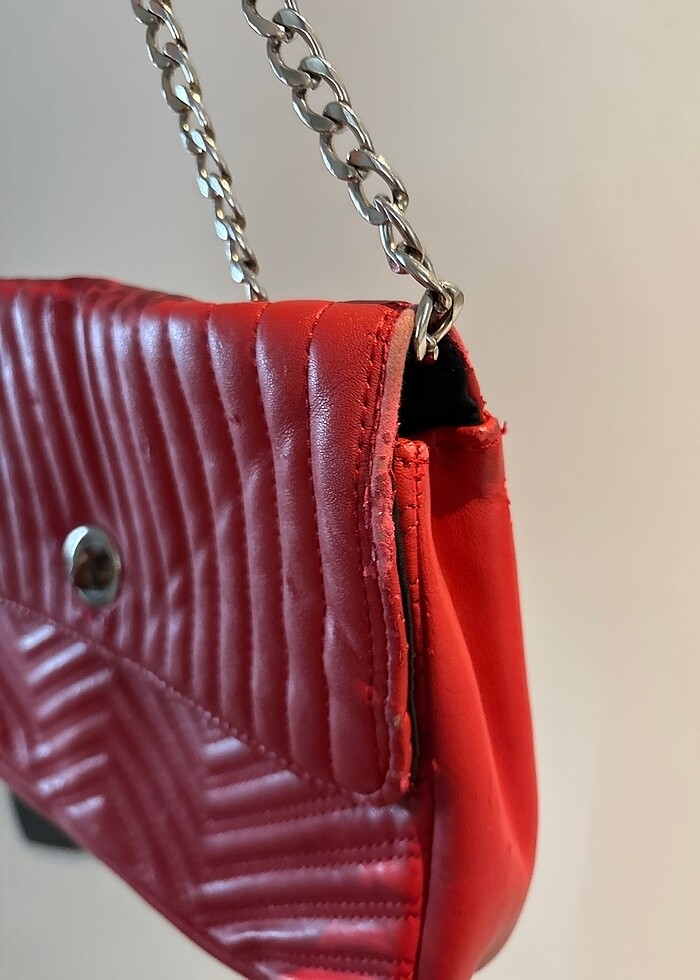 Kırmızı çanta - Görsel 3