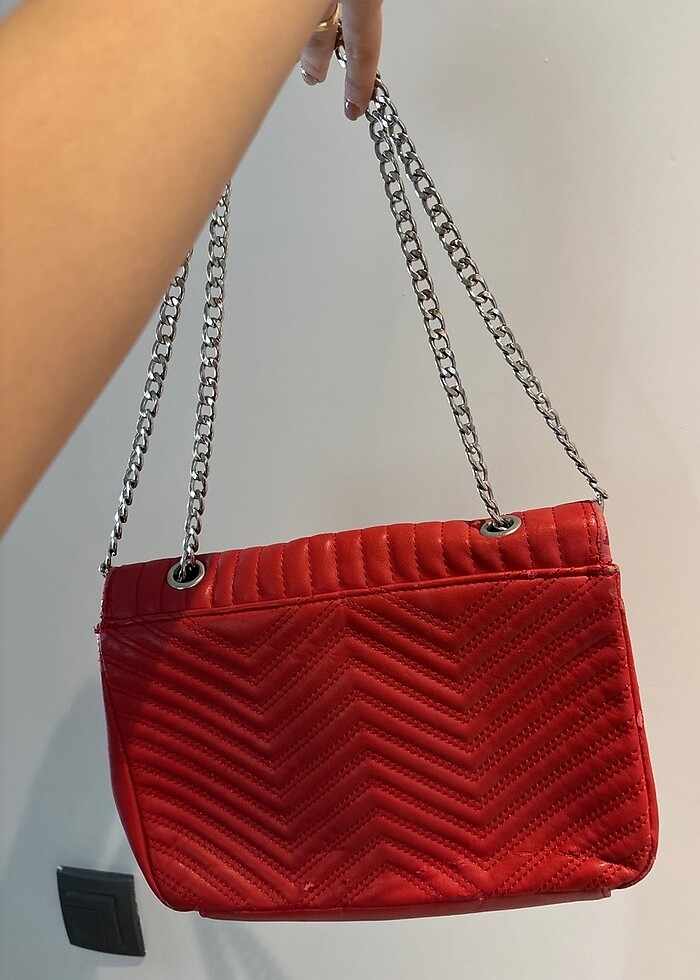 Kırmızı çanta - Görsel 4