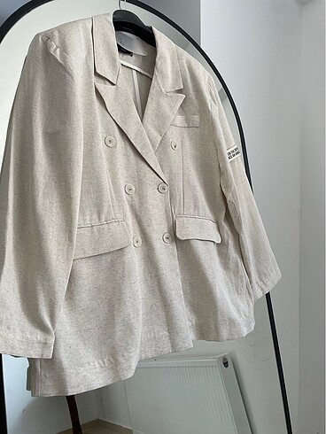 Bej Arka Düğme Detaylı Blazer Ceket