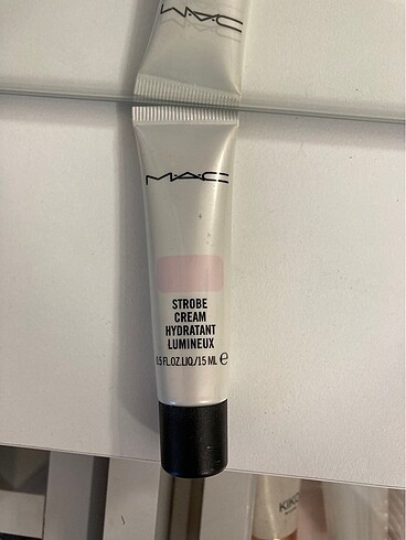Mac strobe cream