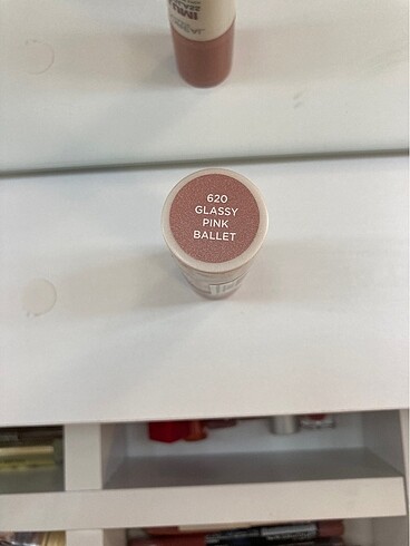 Beden Renk Loreal lumi le glass aydınlatıcı