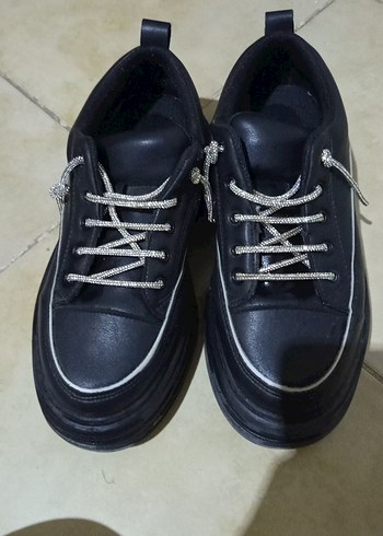 Siyah Bağcıklı Stiletto Topuklu Sneakers