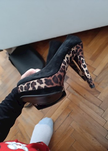 Siyah Leopar Desenli Tüylü Yüksek Topuklu Stiletto - Görsel 4