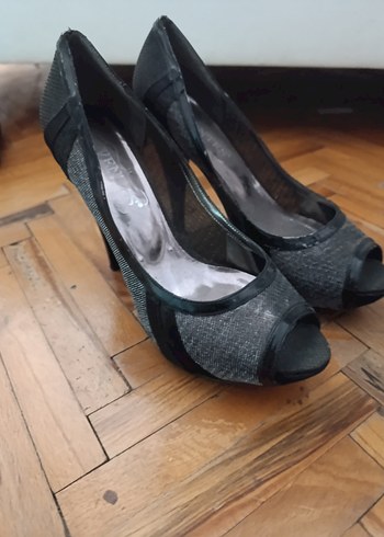 Gri Yılan Desenli Siyah Topuklu Ayakkabı - Görsel 2