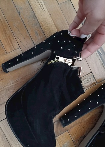 Siyah Parlak Süet Tokalı Topuklu Bot - Görsel 2