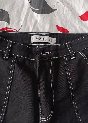 Siyah Kemerli Geniş Paça Kot Pantolon - Görsel 2