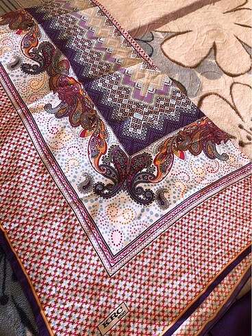 Karaca Eşarp