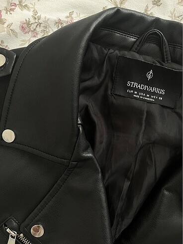 28 Beden Stradivarius crop deri ceket