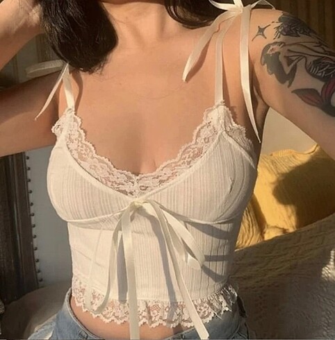 Düz Beyaz Yeni Dantel İşlemeli Kurdeleli Askılı Kadın T-Shirt S