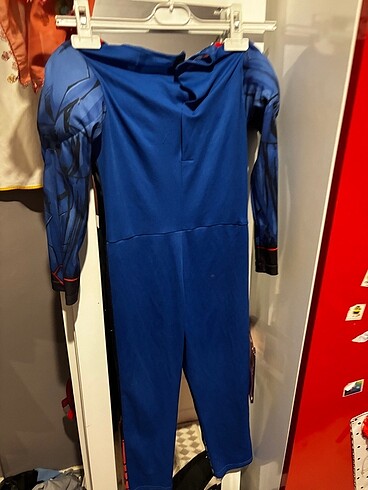 H&M Supermen kostümü