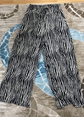 Kadın Zebra Desenli Pilili Gri Pantolon