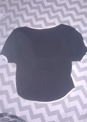 Trendyol & Milla Siyah V Yaka Crop Top