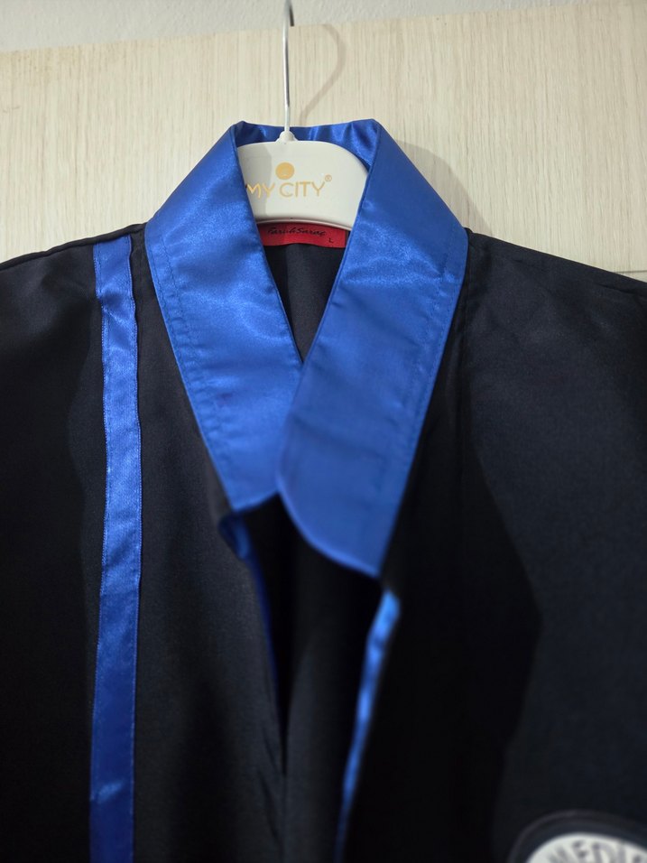 Medipol üniversitesi Mezuniyet cüppesi - Görsel 2