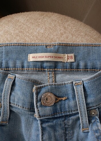 28 Beden mavi Renk Levi's pantolon