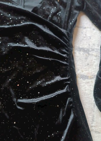 Siyah Drapeli Kadife Mini Elbise - Görsel 3