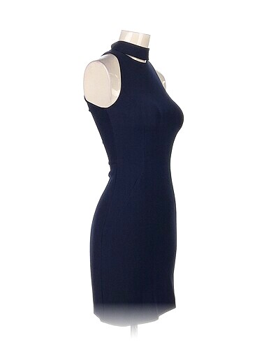 H&M H&M Kısa Elbise %70 İndirimli.