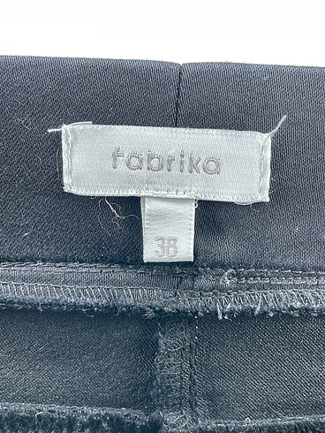38 Beden siyah Renk Fabrika Düz Kesim %70 İndirimli.