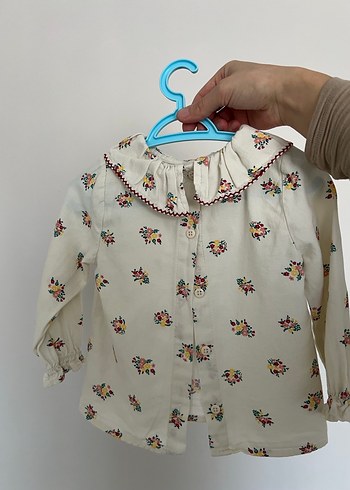 Çiçek Desenli Beyaz Kız Bluzu - Görsel 3