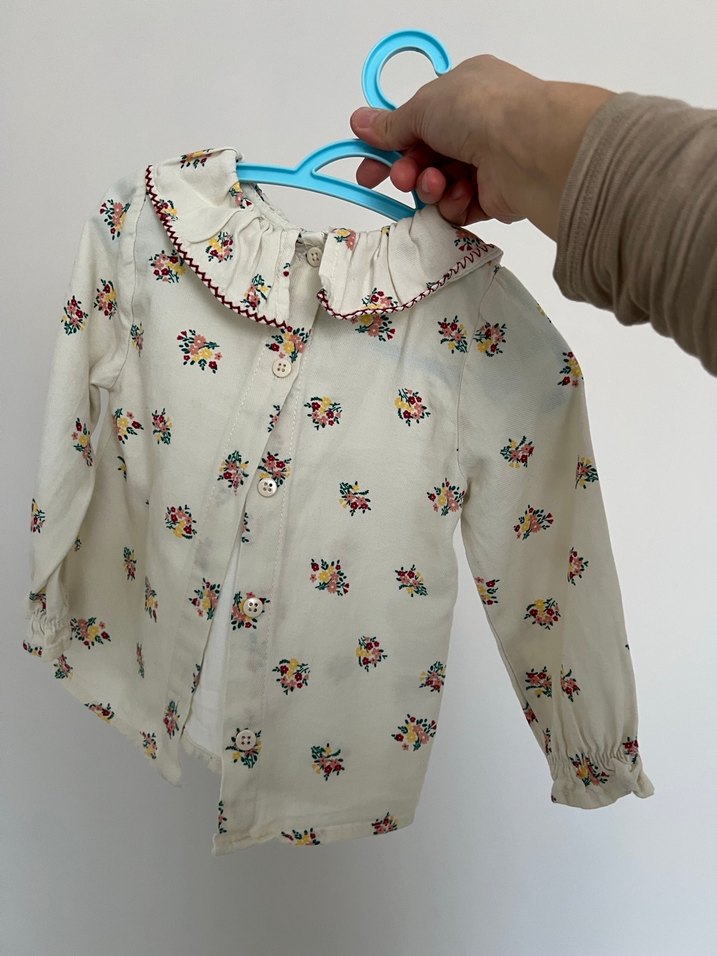 Çiçek Desenli Beyaz Kız Bluzu - Görsel 2