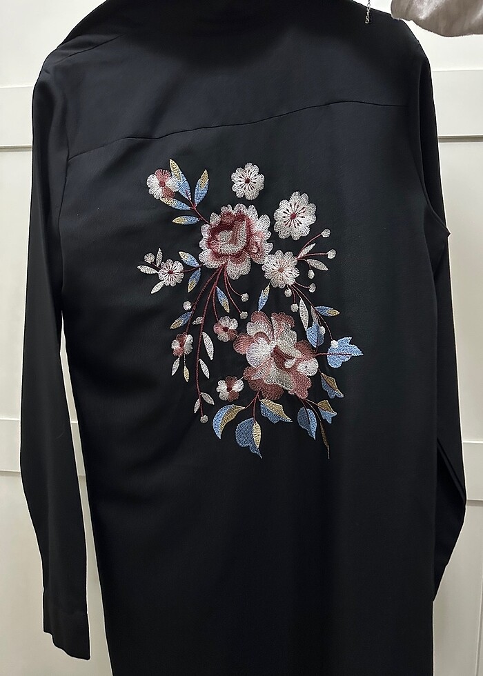 LCW nakışlı siyah gömlek - Görsel 2