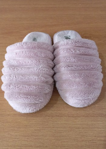 Pembe Pliseli Kadın Ev Terliği 36 numara