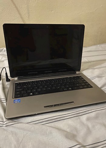 Gri Renkli Laptop Bilgisayar - Görsel 3