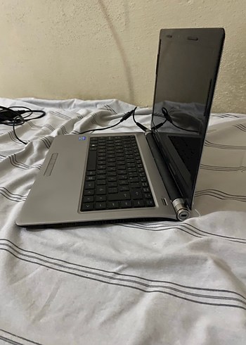 Gri Renkli Laptop Bilgisayar - Görsel 2