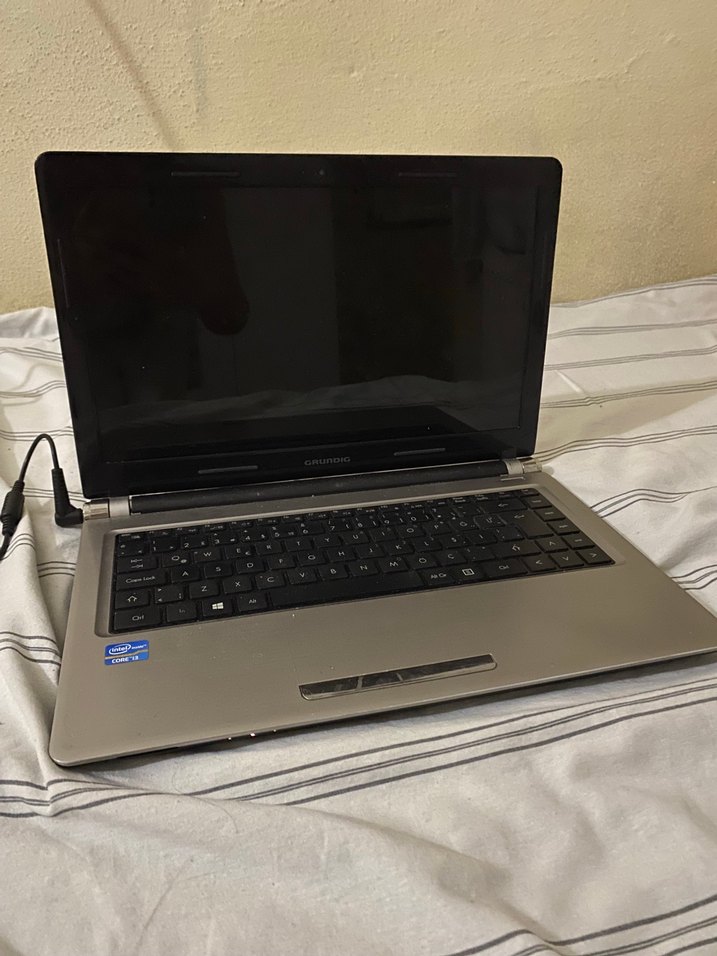 Gri Renkli Laptop Bilgisayar - Görsel 3