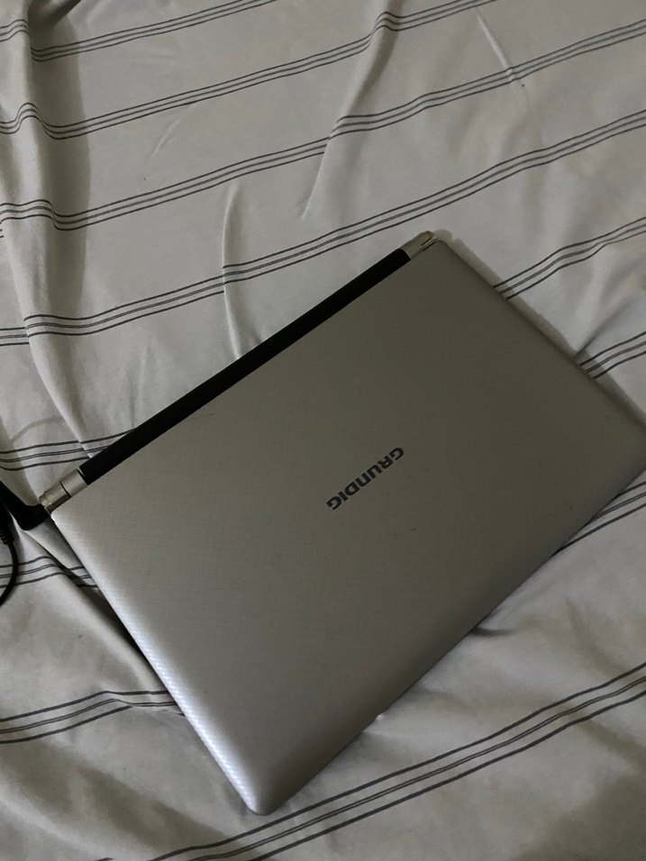 Gri Renkli Laptop Bilgisayar - Görsel 4