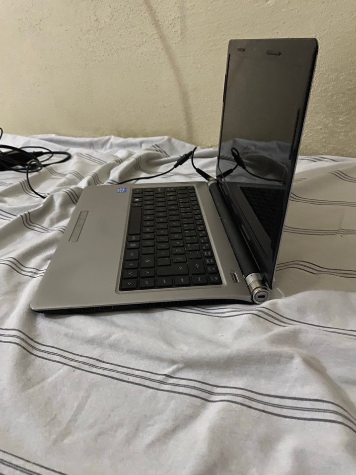 Gri Renkli Laptop Bilgisayar - Görsel 2