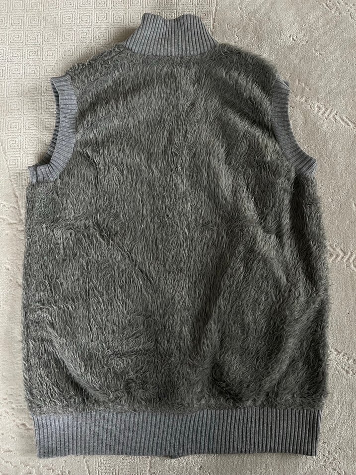 Gri Peluş Detaylı Kadın Yelek - Görsel 2