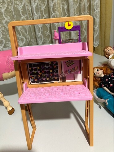 Barbie çalışma masası