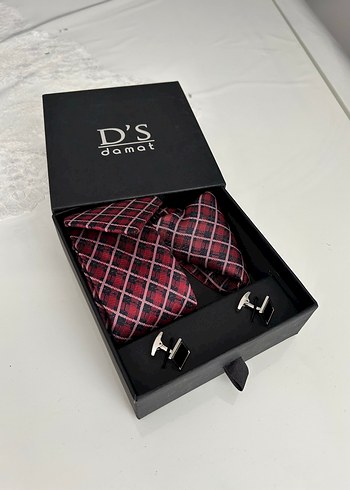 Ds damat Bordo Ekose Desenli Kravat , mendil ve Kol Düğmesi Seti
