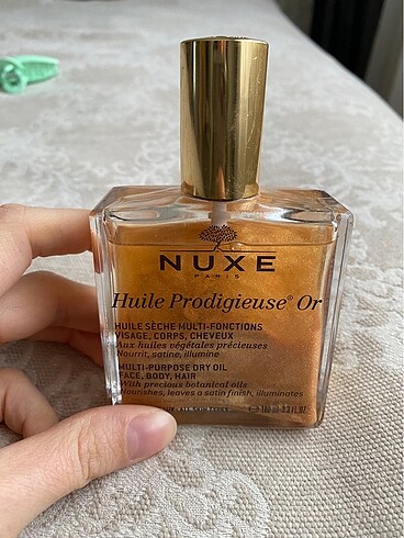 Nuxe Bakım Yağı (bronzlaştırıcı parlak dokusu)