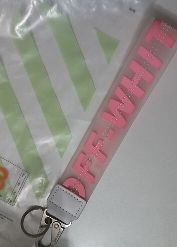 off white anahtarlık