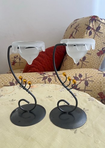 Beyaz Mumluklu Siyah Metal Şamdan Seti