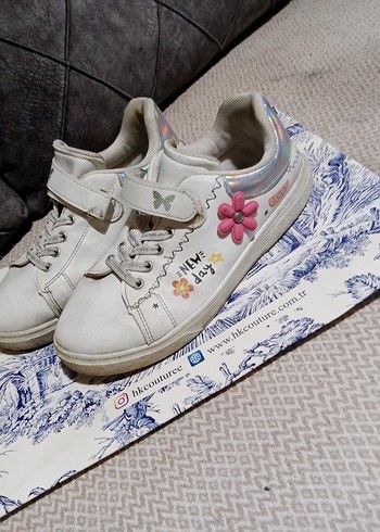 Kız Çocuk Beyaz Baskılı Spor Ayakkabı - Görsel 2