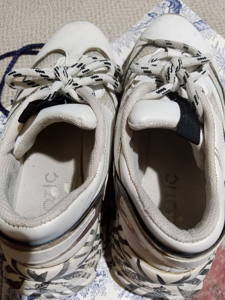 Gri Baskılı Dolgu Topuklu Beyaz Kadın Spor Ayakkabı - Görsel 2