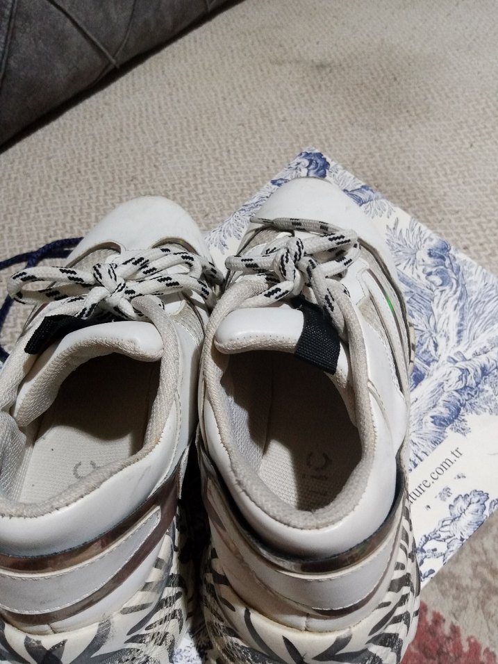 Gri Baskılı Dolgu Topuklu Beyaz Kadın Spor Ayakkabı - Görsel 3