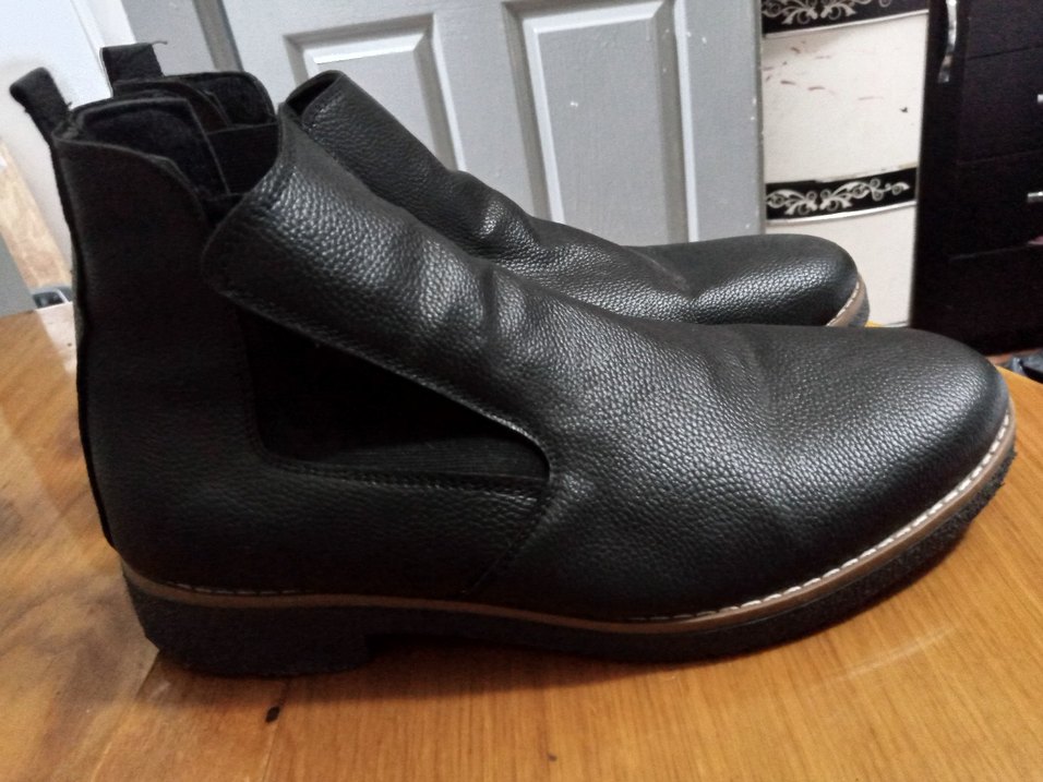 Siyah erkek bot - Görsel 2