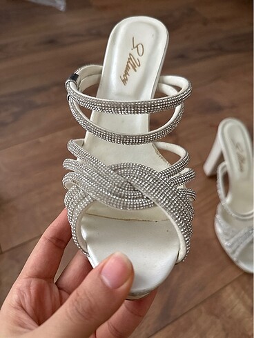 37 Beden Gelin ayakkabısı. Sadece düğünde kullanıldı. 37 numara 10 cm top